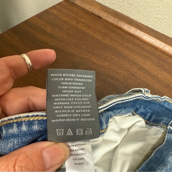 NWT Torrid Denim Shorts Women’s Plus Size | Light Wash Stretch Jean Shorts - Picture 6 of 7